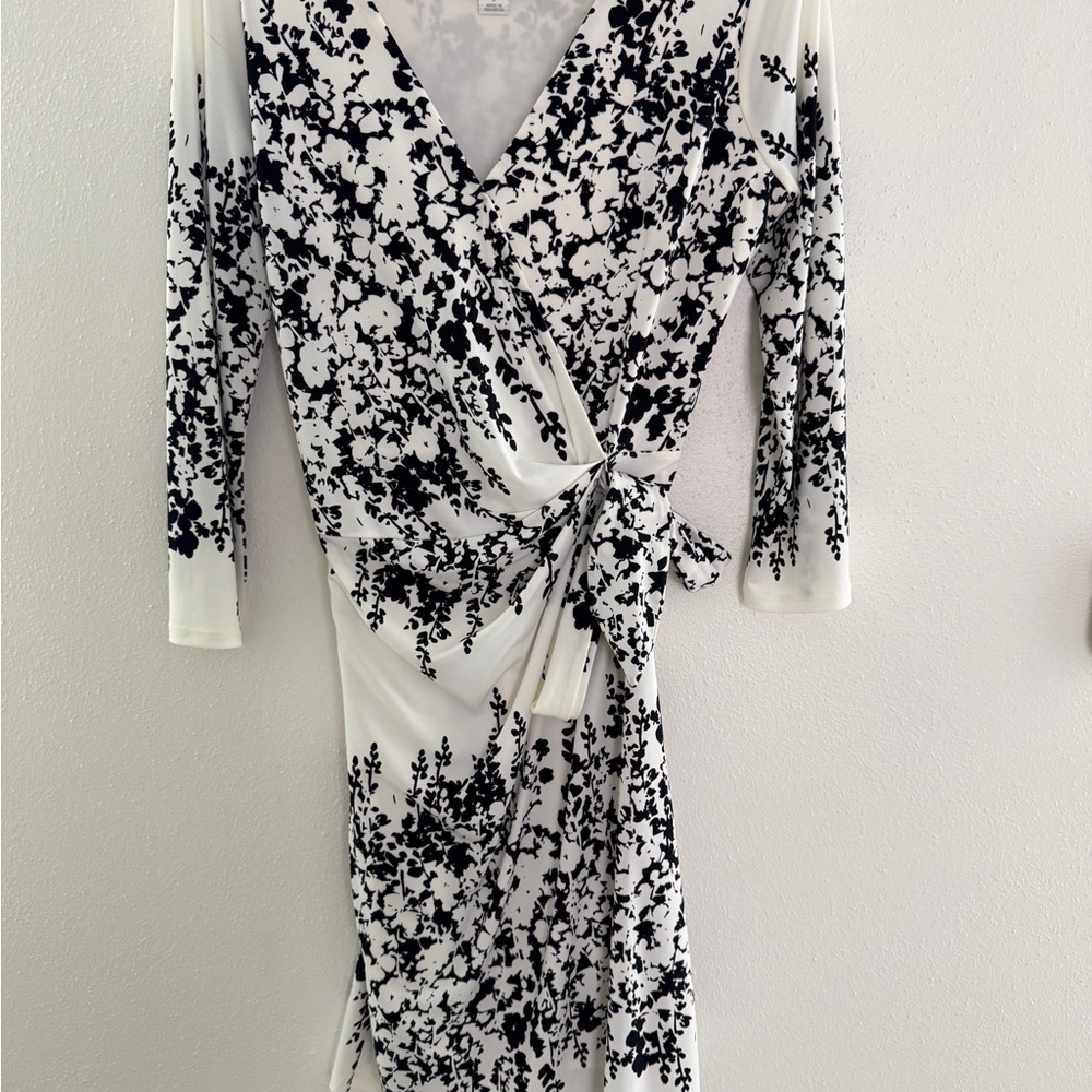 Jessica Simpson Black and White Floral Long Sleeve Dress